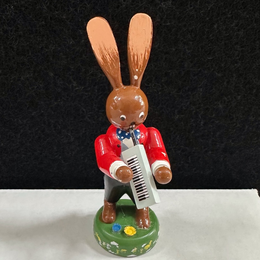 Original Erzgebirgische Zschocken Easter Bunny Musician